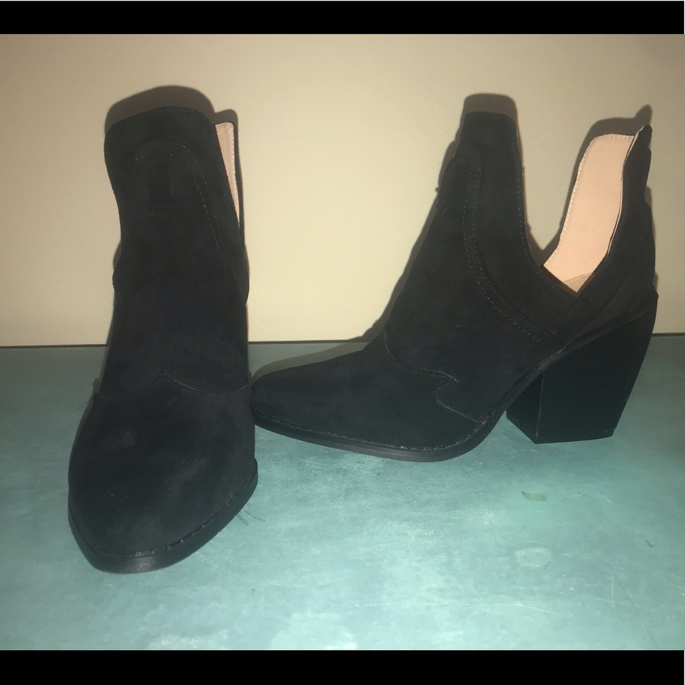💚2/$40💚 Yoki Suede Black Ankle Boots-size 6.5